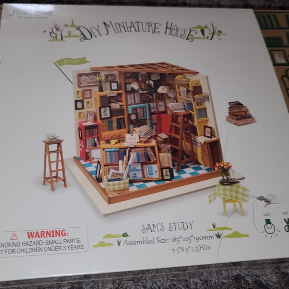 LED DIY Dollhouse Library Miniature Books Store Kits Wooden Gift Sam's Study nib - Picture 3 of 3